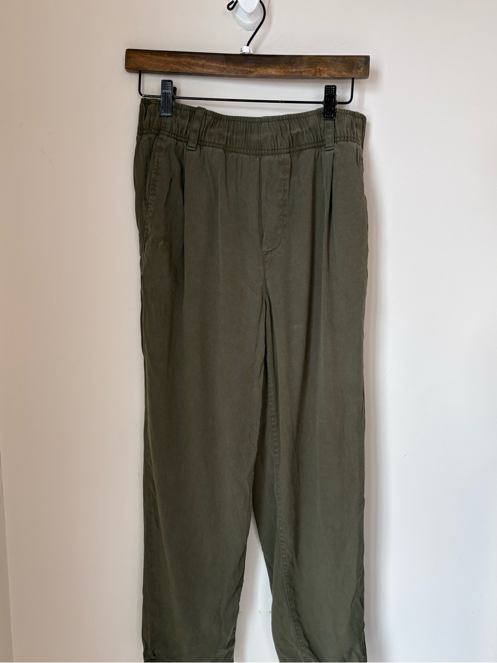 GAP Straight Leg Pant